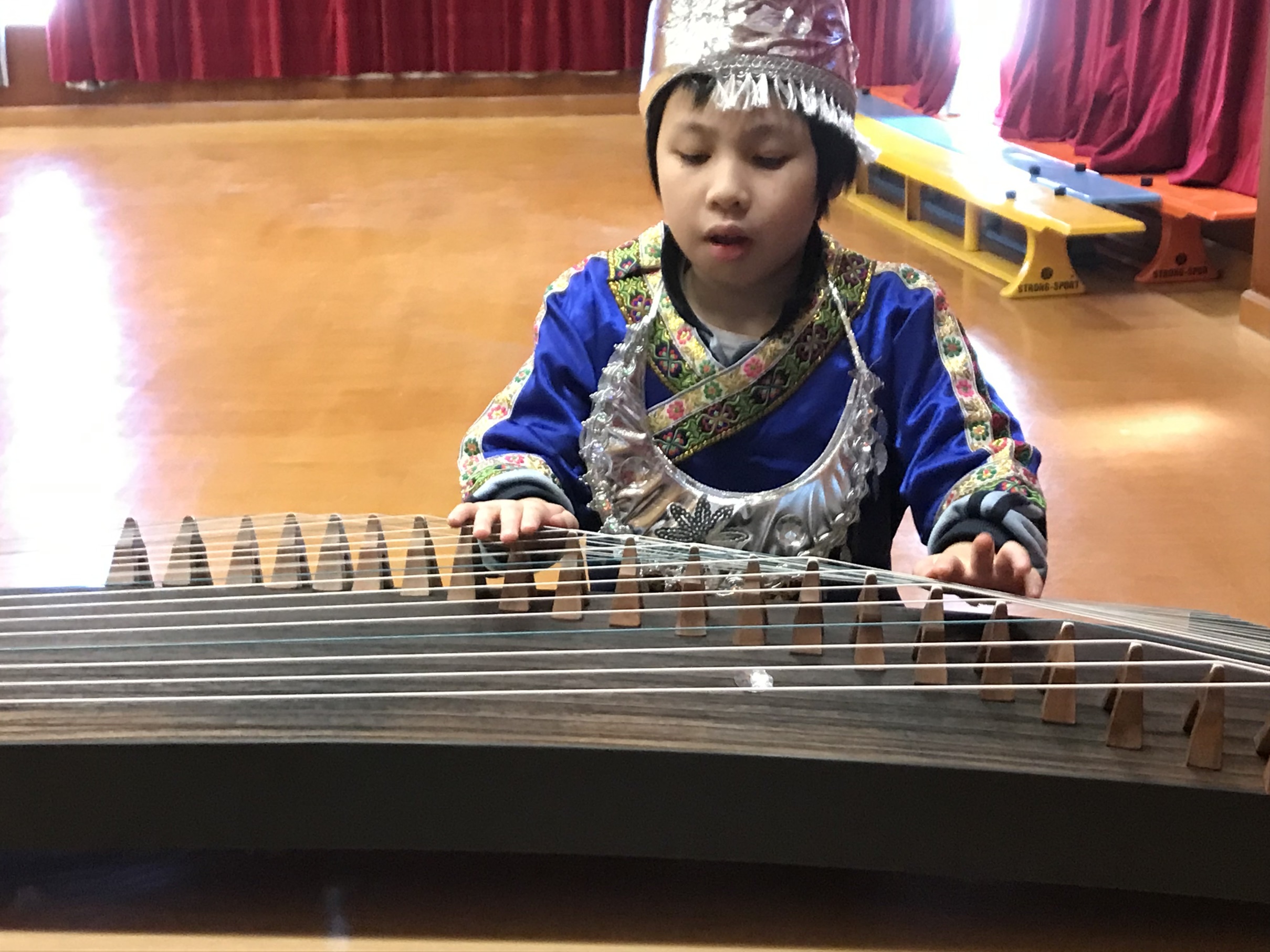 穿上民族服裝感受中華文化與音樂