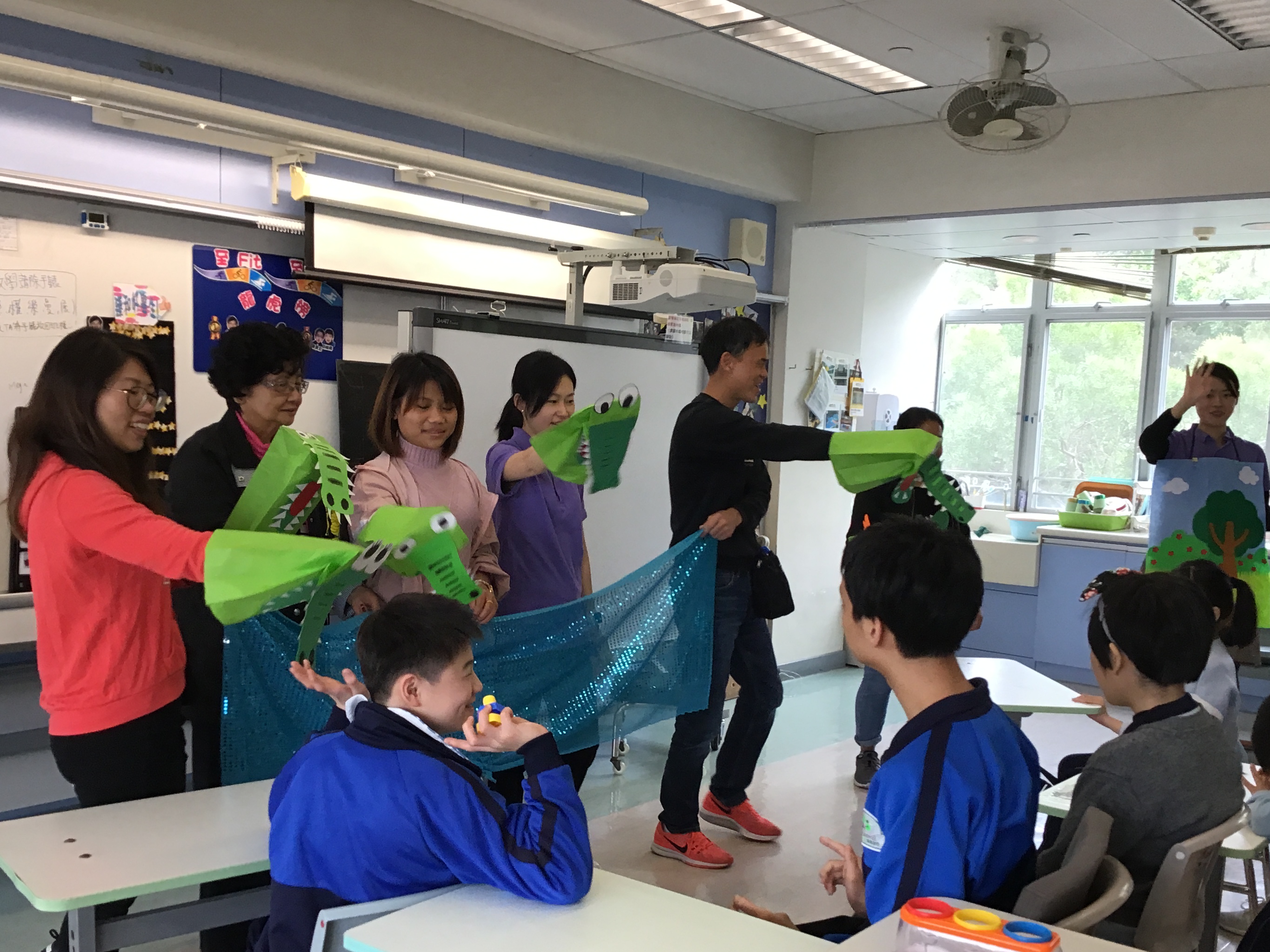 老師、家長成為故事大使,陪同學生一同探索閱讀故事新體驗 老師、家長成為故事大使,陪同學生一同探索閱讀故事新體驗