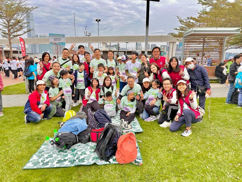 師生家長參加特殊馬拉松賽事